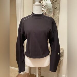 Lululemon cropped top with barrel sleeves